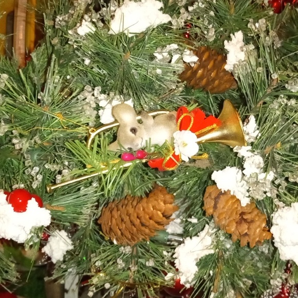 grey mus on a trumpet ornament - Picture 4 of 4